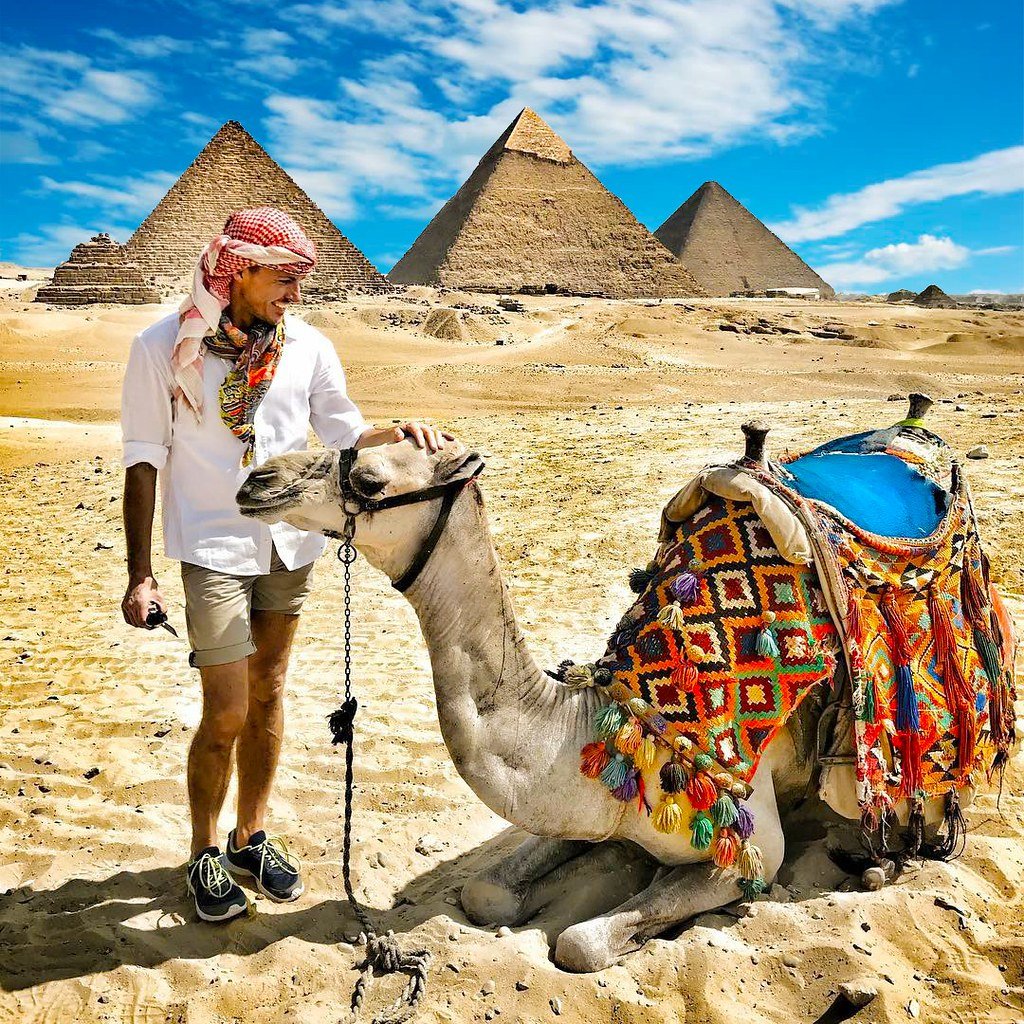 Hurghada : Day tour to Cairo excursion to Egyptian Museum by bus